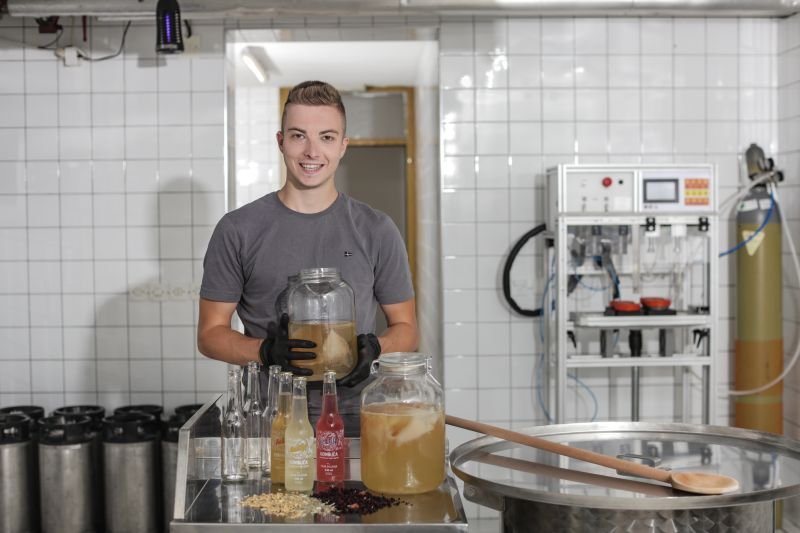 Vir: https://cekin.si/startaj-slovenija/startaj-slovenija-belife-kombucha-mirza-ljubijankic.html 