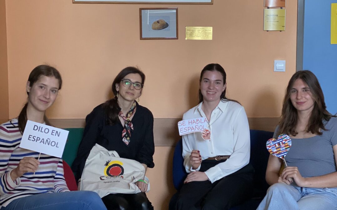 Tri tekmovalke na državnem tekmovanju v znanju španščine