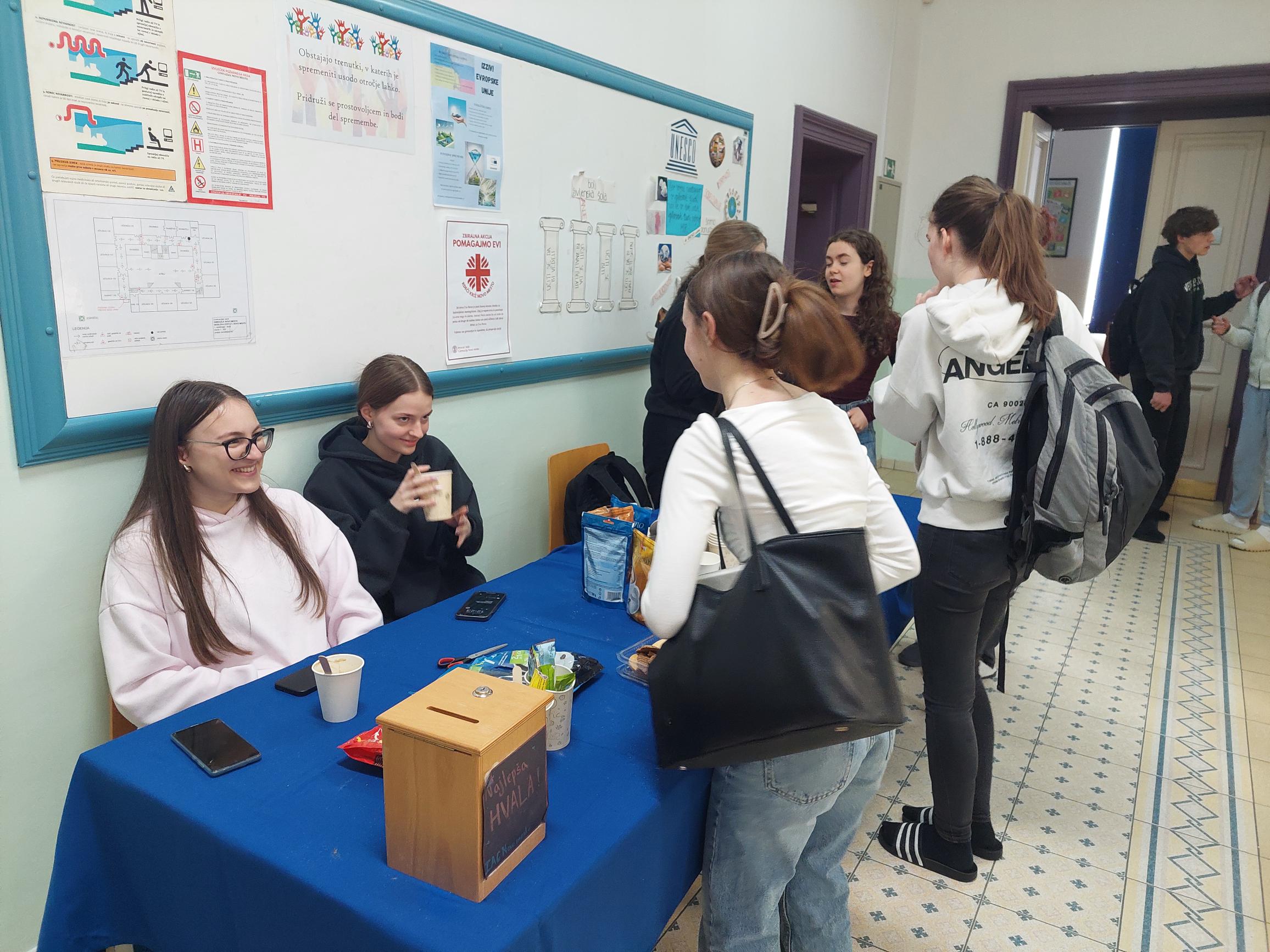 Uspešni humanitarni akciji za pomoč Evi in dobrobit živali