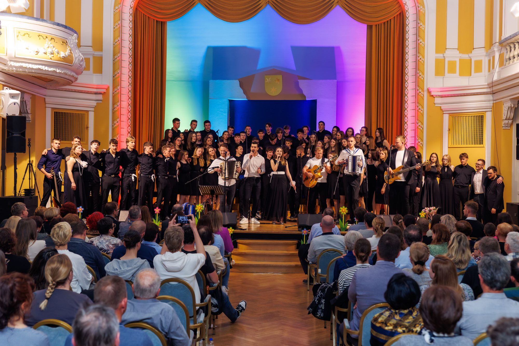 GLEJ TA NAŠ SVET – dobrodelni koncert dijaške skupnosti SŠ KER