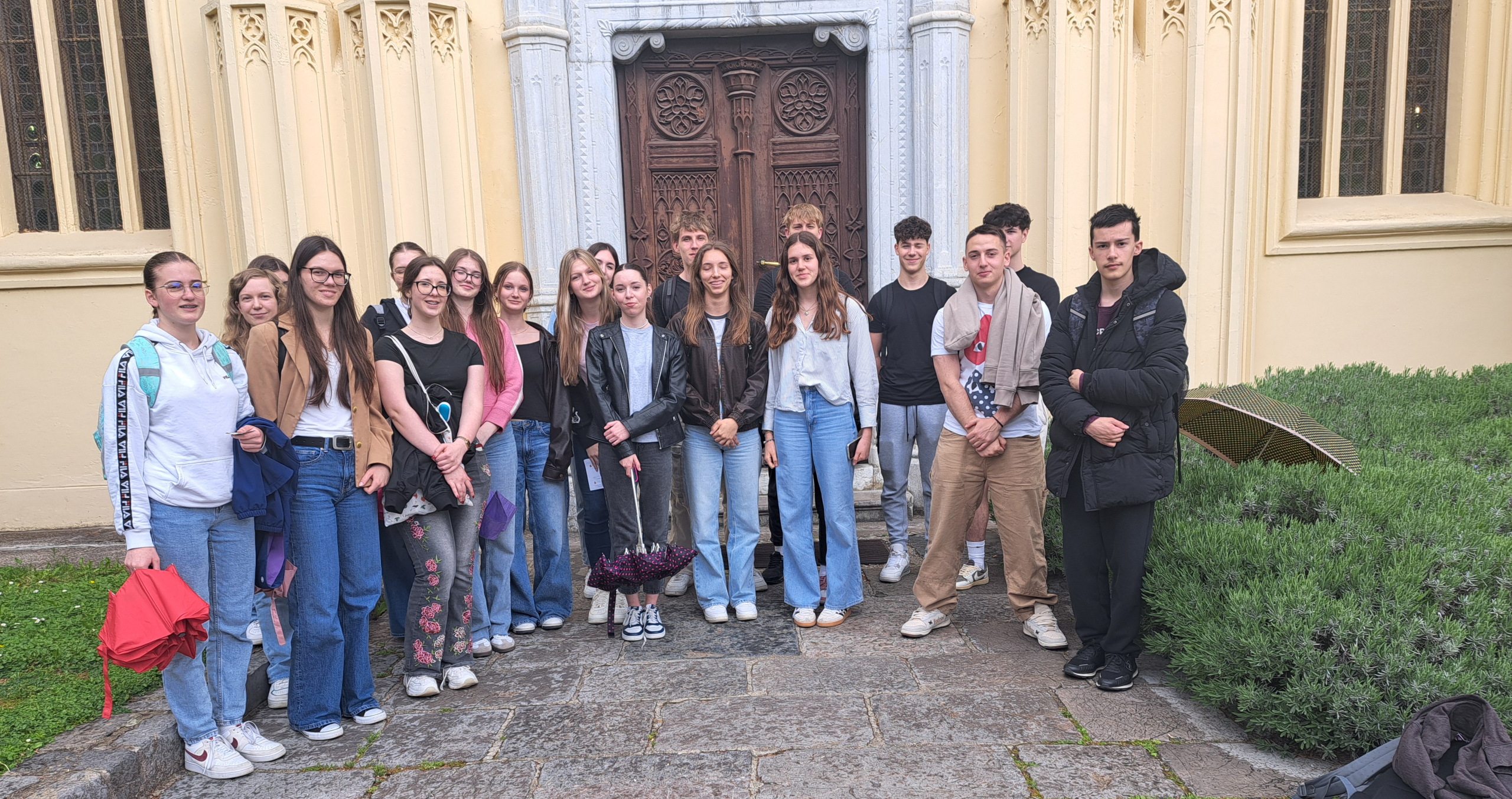 NOVO MESTO MALO DRUGAČE: TRAJNOSTNI IZZIVI IN LITERARNE SKRIVNOSTI