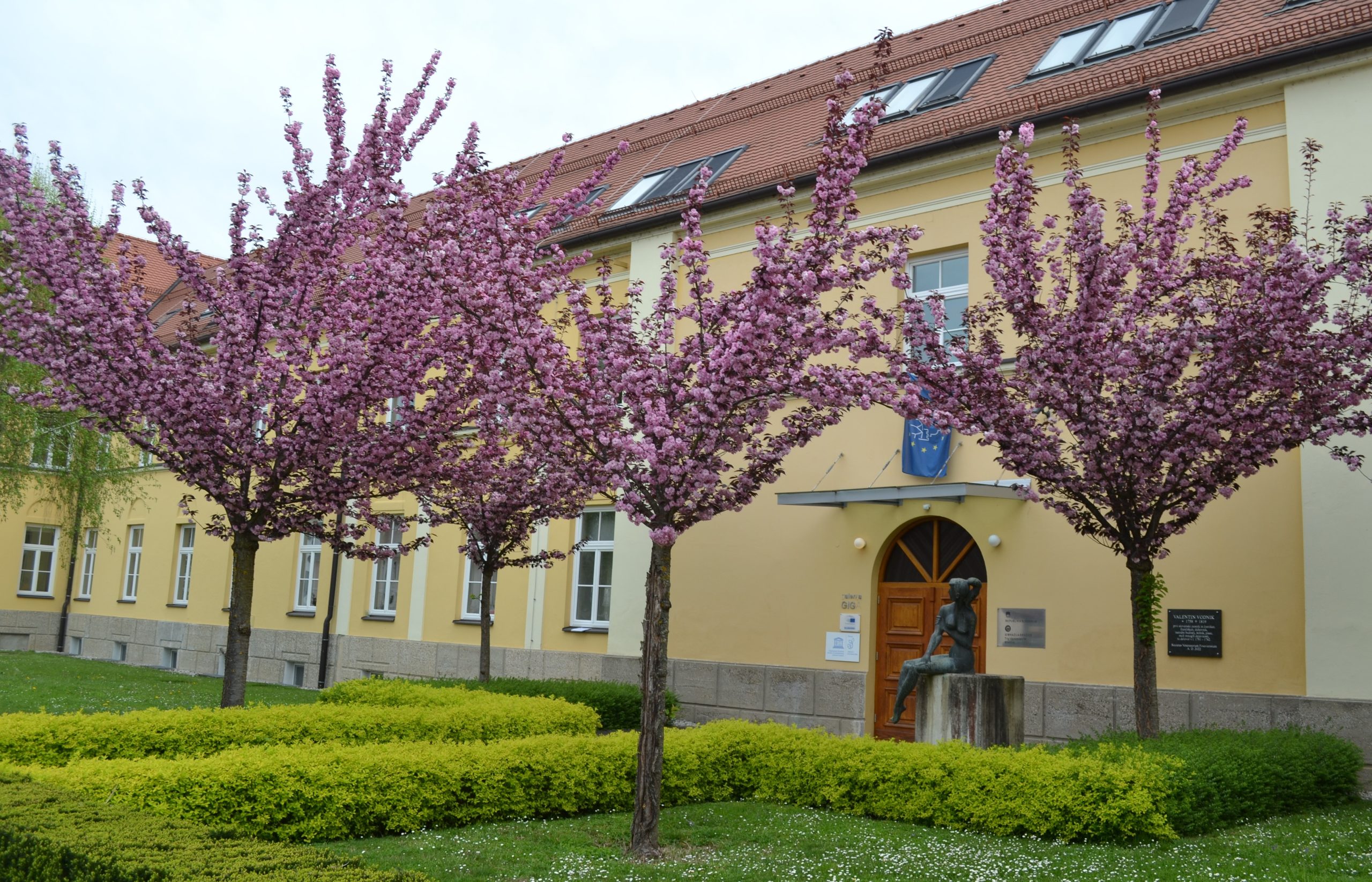 Prvomajske počitnice in dan šole Prvomajske počitnice in dan šole