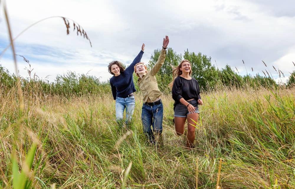 KAKO SI POPESTRITI PRVOMAJSKE POČITNICE, ČE JIH BOŠ PREŽIVEL_A DOMA?