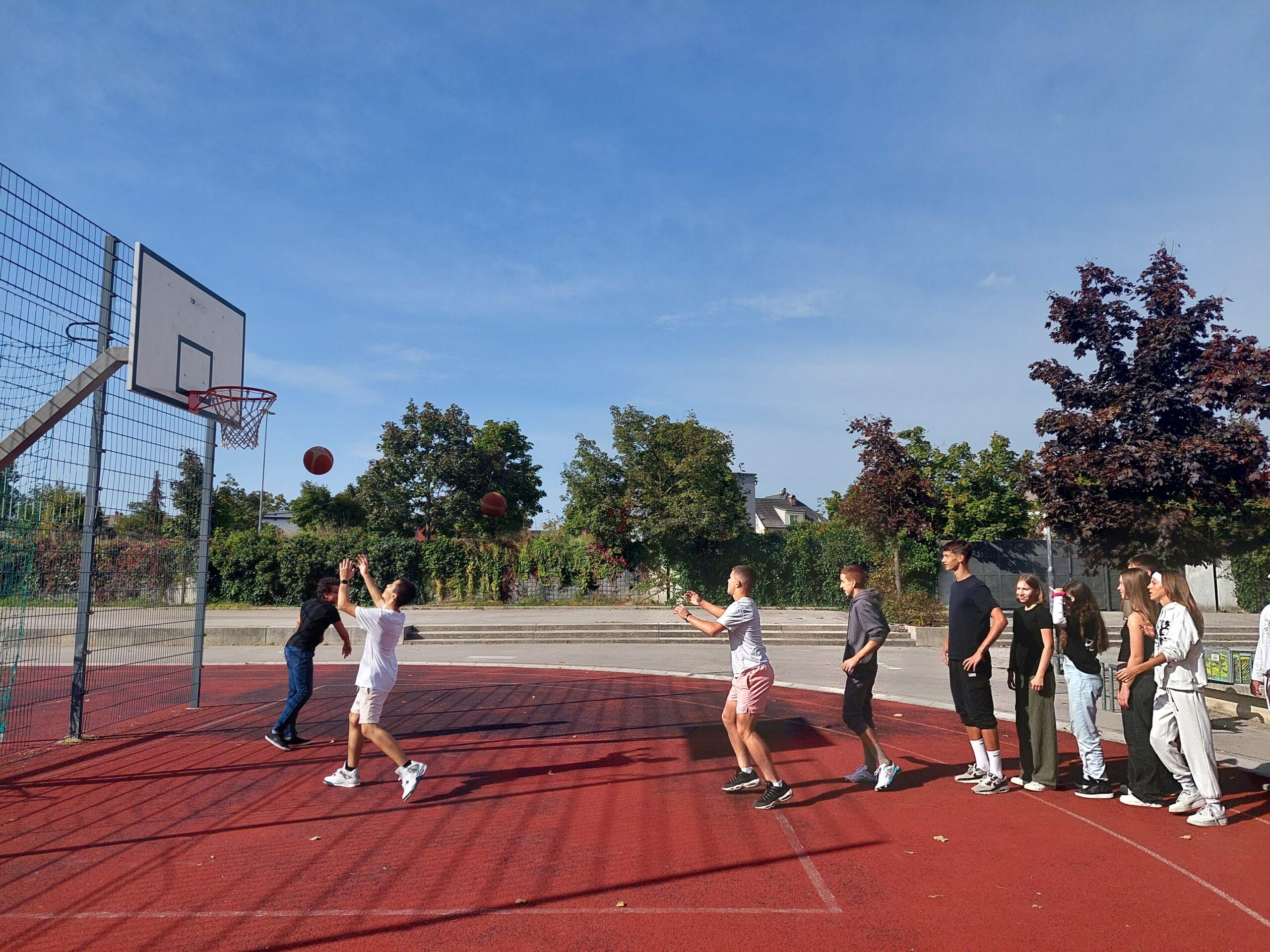 Slika 4: Igra knock-out med poukom slovenščine.