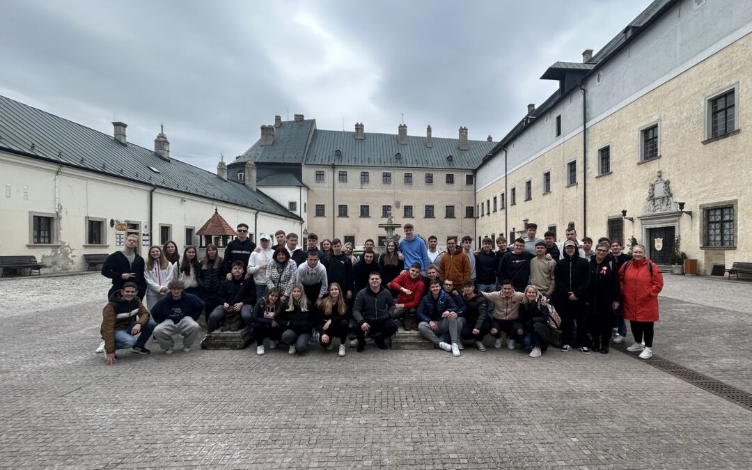 Strokovna in hkrati zaključna ekskurzija 4. a, 4. b in 4. e v Bratislavo