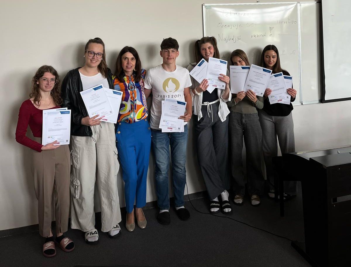 Podelitev certifikata Youthpass udeležencem mladinskih izmenjav Podelitev certifikata Youthpass udeležencem mladinskih izmenjav