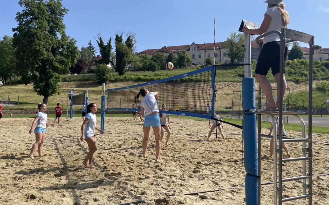 Dijakinje občinske prvakinje na mivki