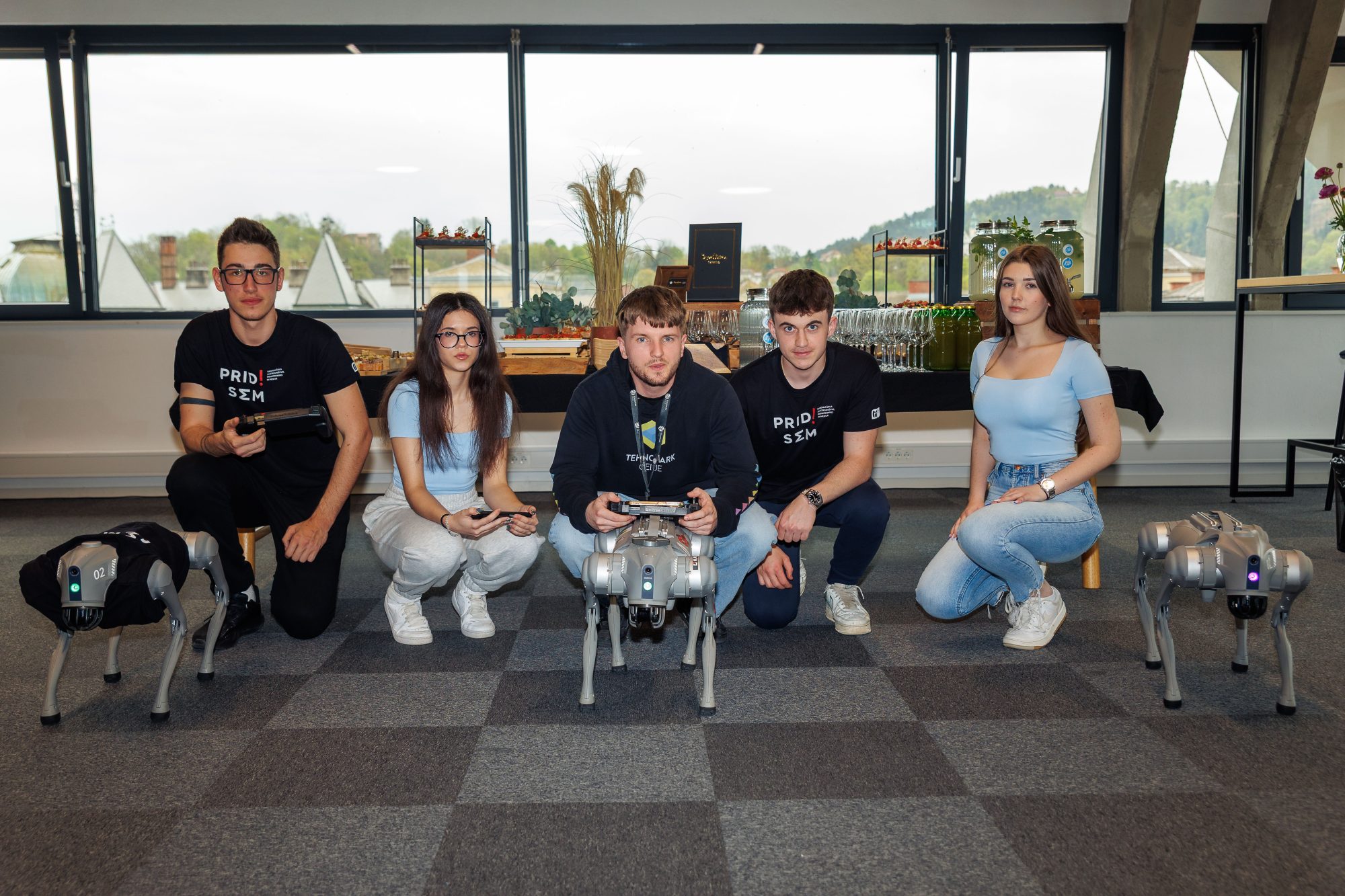 Dijaki SŠ KER na Festivalu robotike v Tehnoparku Celje Dijaki SŠ KER na Festivalu robotike v Tehnoparku Celje