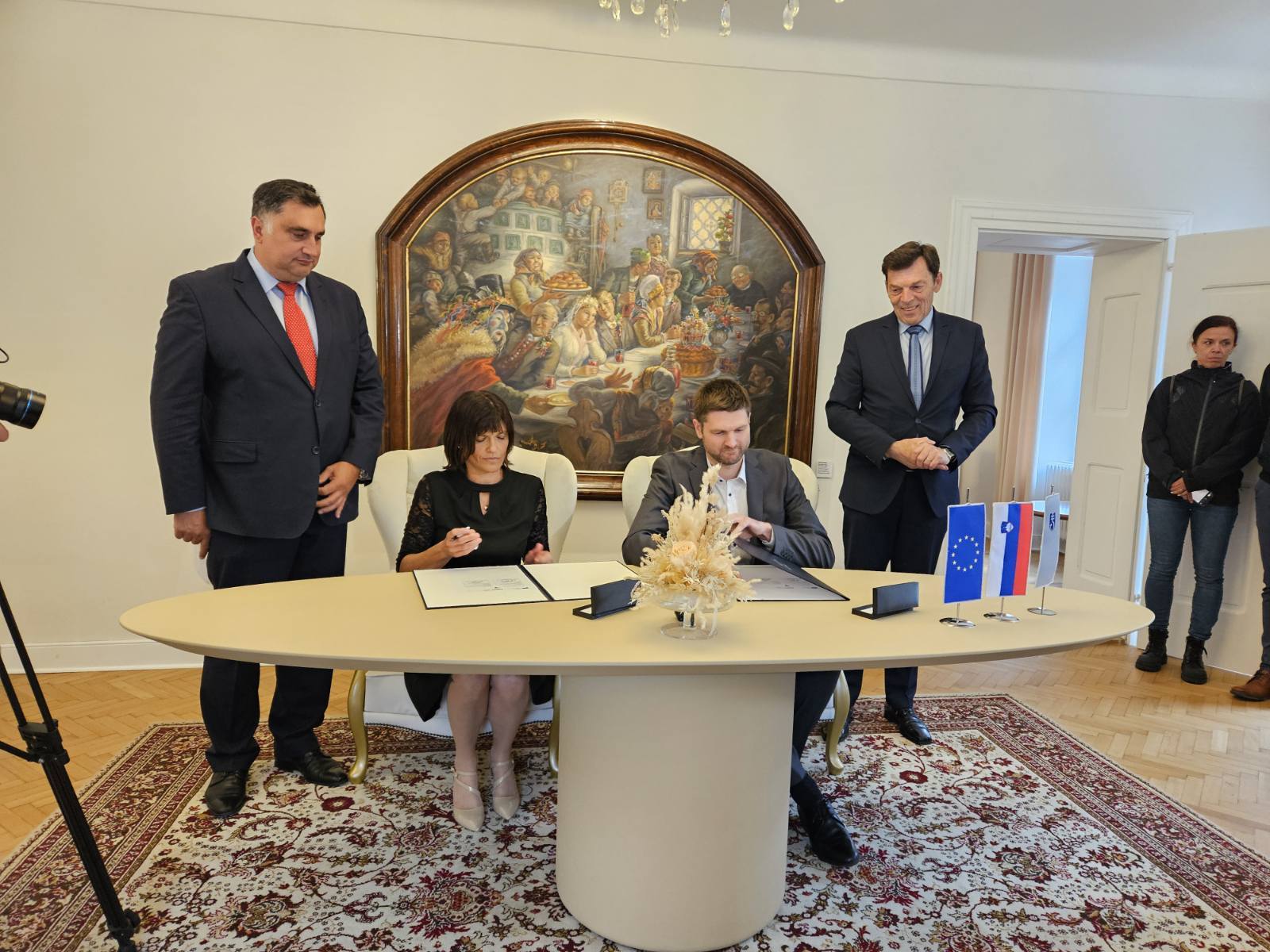 Protokolarni podpis pogodbe z izbranim izvajalcem gradbenih del VG5 Protokolarni podpis pogodbe z izbranim izvajalcem gradbenih del VG5