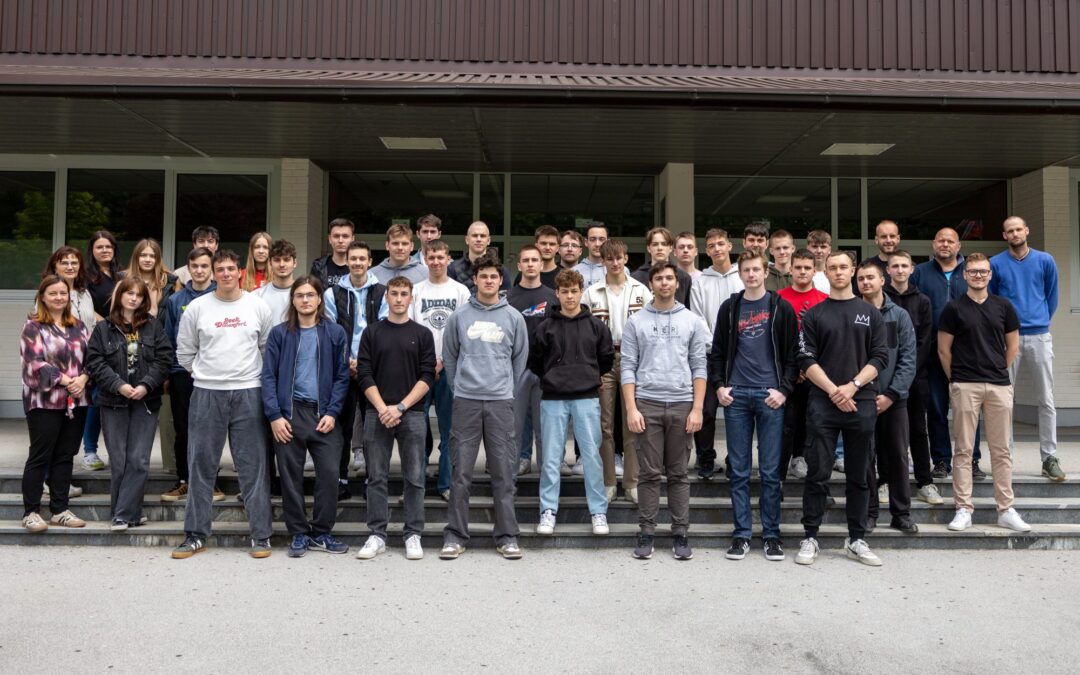 Dve srebrni in deset bronastih priznanj na 59. Srečanju mladih raziskovalcev Slovenije