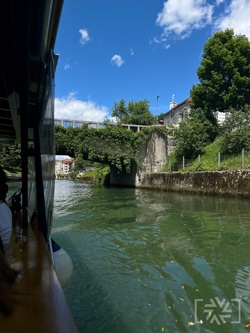 LITERARNA EKSKURZIJA V LJUBLJANO LITERARNA EKSKURZIJA V LJUBLJANO