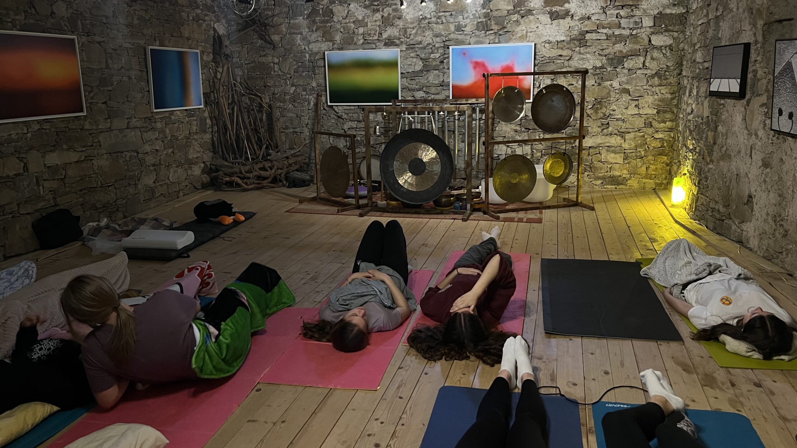 Fitnes plus v “zvočni kopeli” Fitnes plus v “zvočni kopeli”