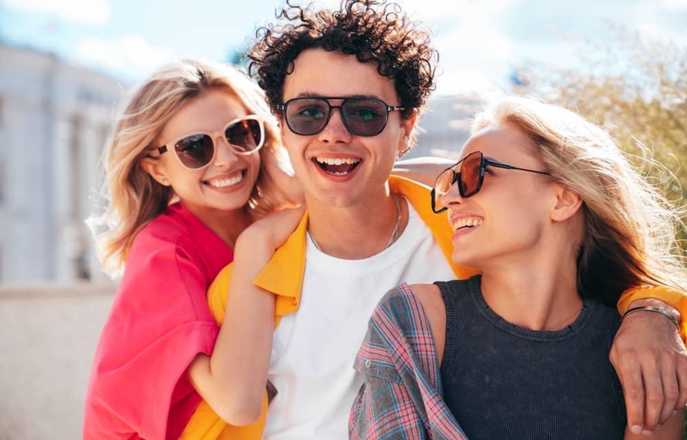 JE SMEH RES POL ZDRAVJA?