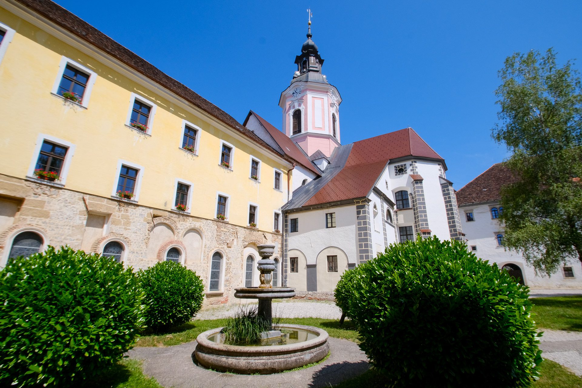 Obisk samostanov