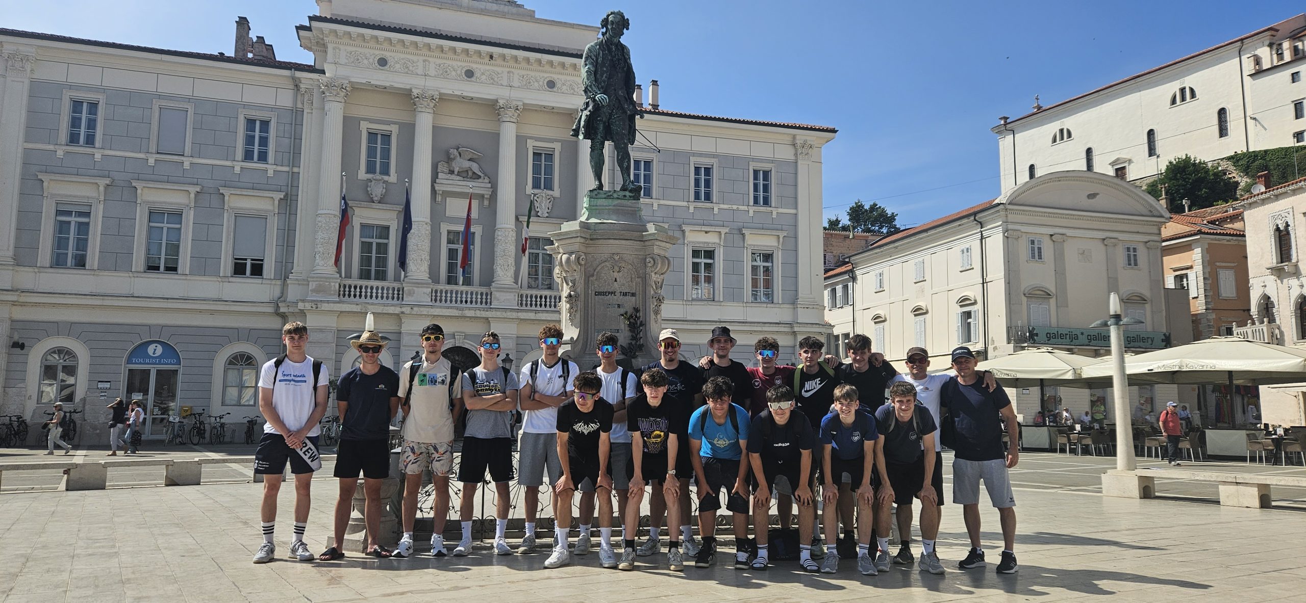Rokometaši spoznavali naše primorje Rokometaši spoznavali naše primorje