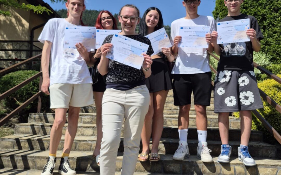 Naši dijaki na mednarodnem mladinskem taboru na temo migracij v Romuniji
