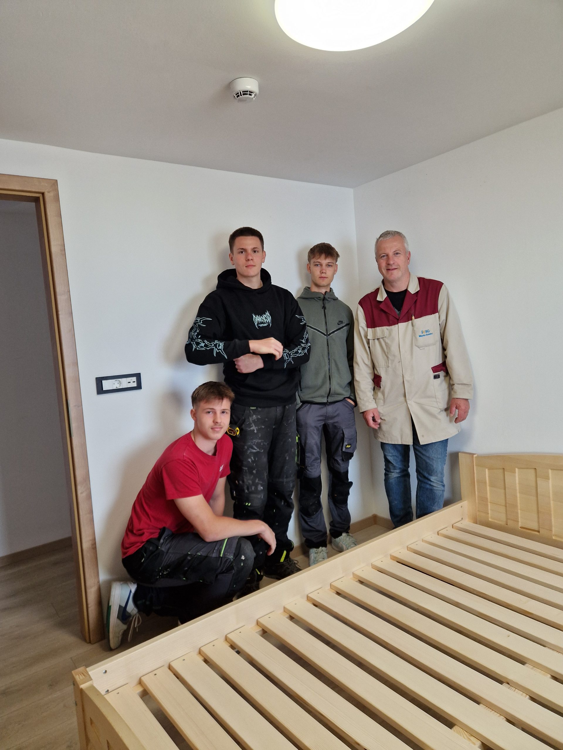 Koča pod Kremžarjevim vrhom bogatejša še za dve postelji Koča pod Kremžarjevim vrhom bogatejša še za dve postelji