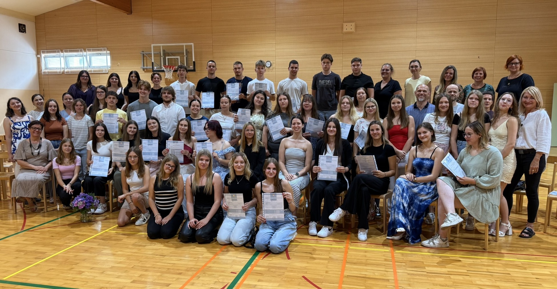 Prva generacija dijakov zdravstvene nege uspešno opravila poklicno maturo