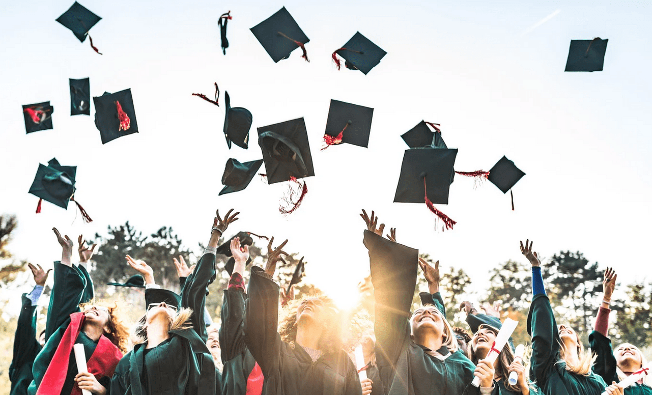 Podelitev maturitetnih spričeval Podelitev maturitetnih spričeval