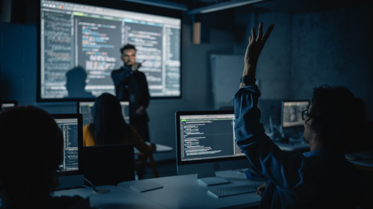 Zadnja prosta mesta – brezplačni poletni Cyber kamp za dijake