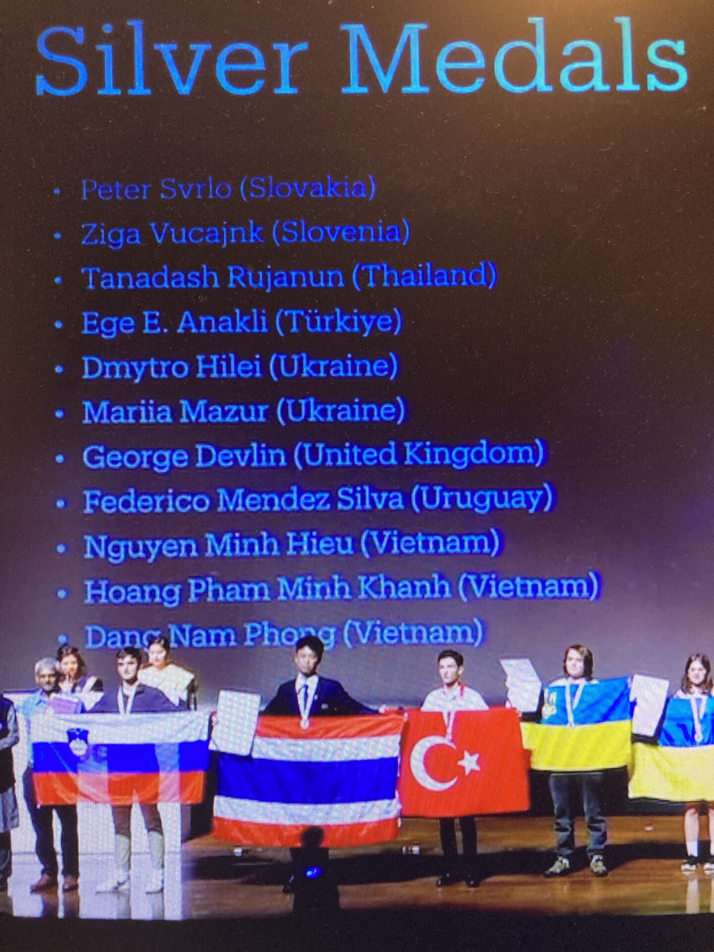 Žiga Vučajnk osvojil srebrno medaljo na astrofizikalni olimpijadi v Indiji Žiga Vučajnk osvojil srebrno medaljo na astrofizikalni olimpijadi v Indiji