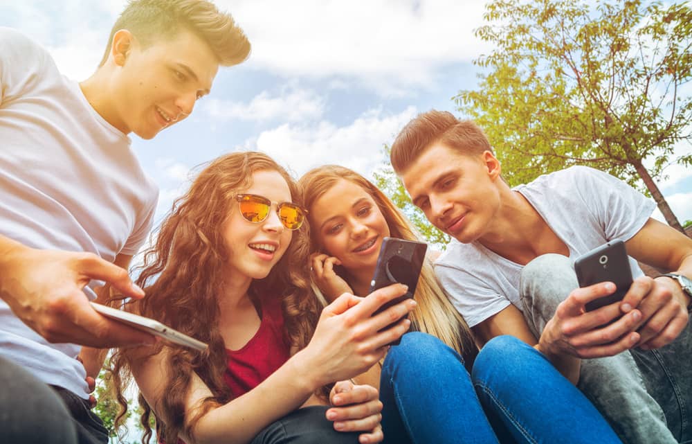 TELEFON KOT ORODJE – ALI KOT OVIRA?