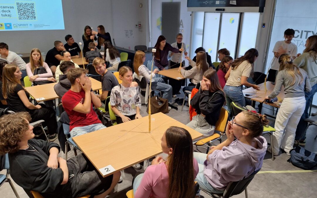 🚀 Startup vikend v SAŠA inkubatorju – dijaki razvijali podjetniške ideje z AI in Canvo