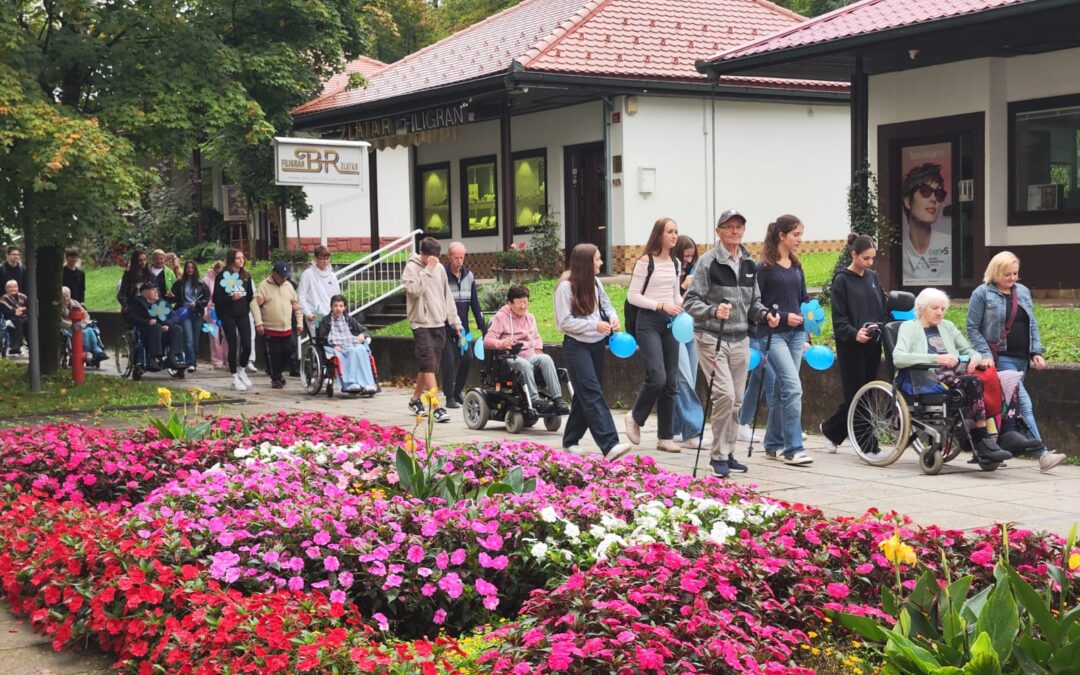 Sprehod s starostniki iz Pegazovega doma
