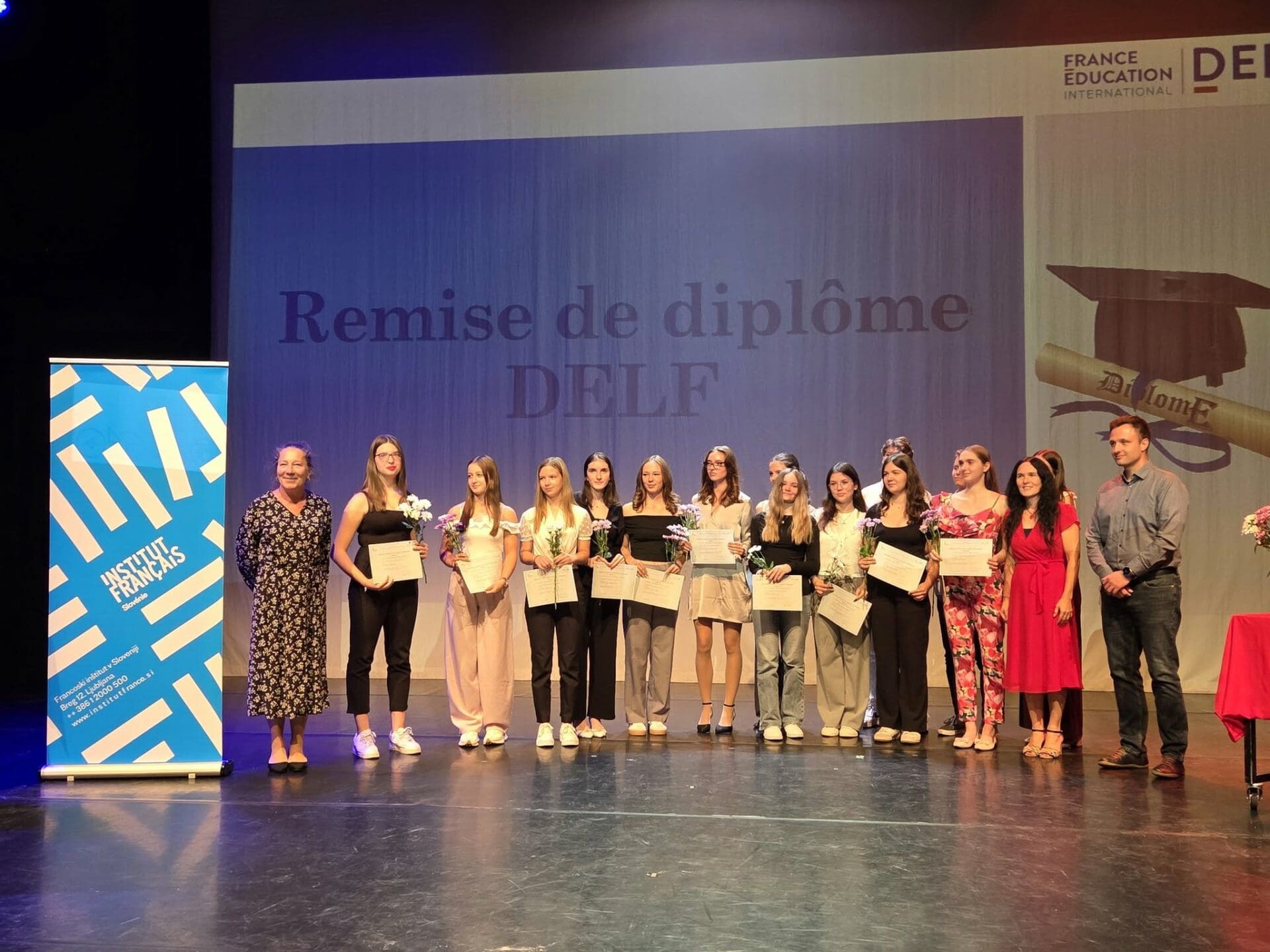 Kar 17 prejemnikov mednarodne diplome v znanju francoščine DELF