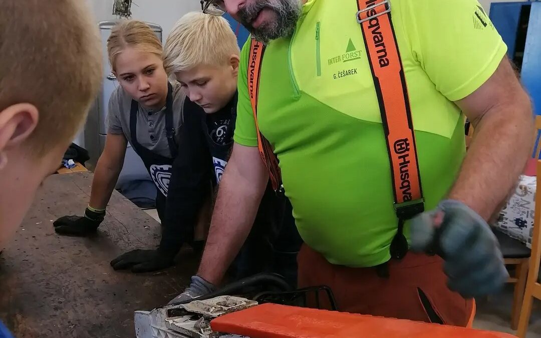 Mladi in Castra