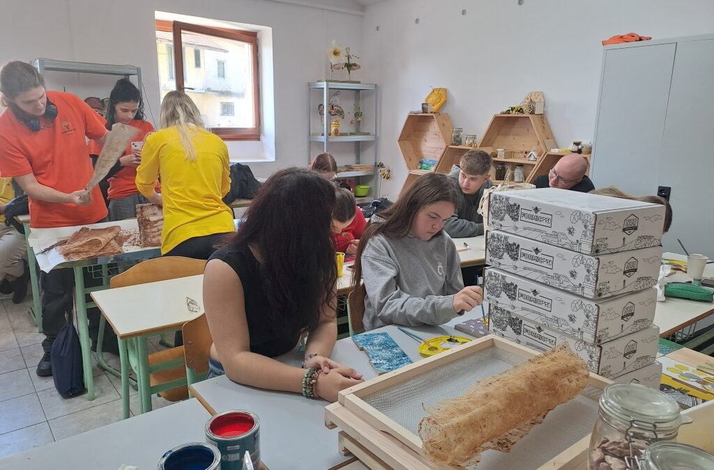 Izmenjeva v okviru ERASMUS + projekta Listen to the bees and let them guide you