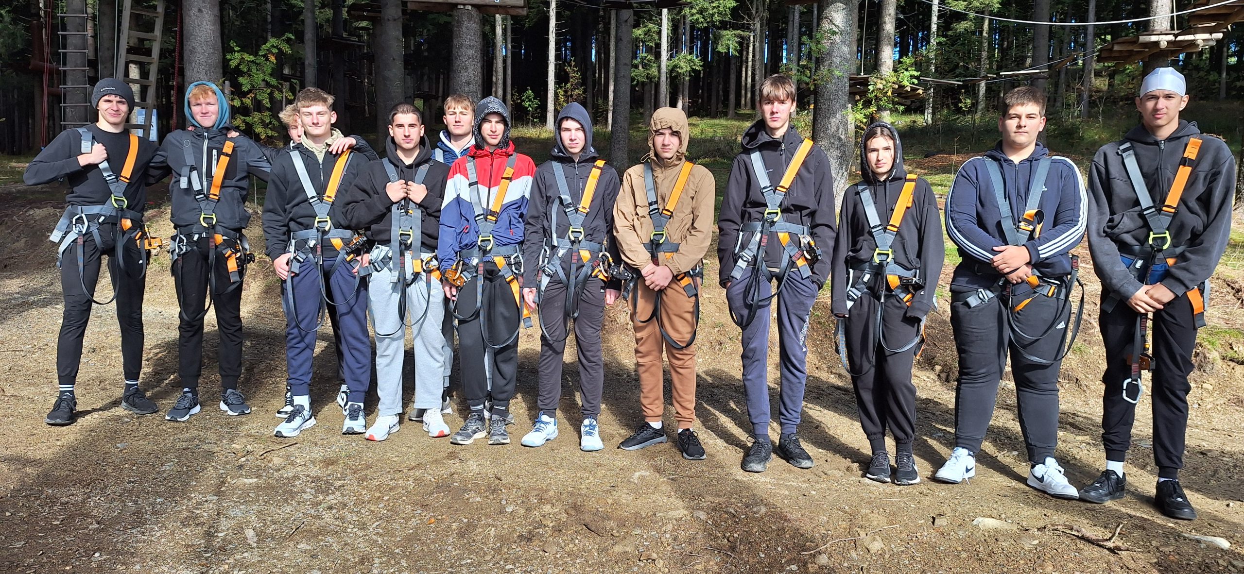 Adrenalinsko obarvan prvi športni dan