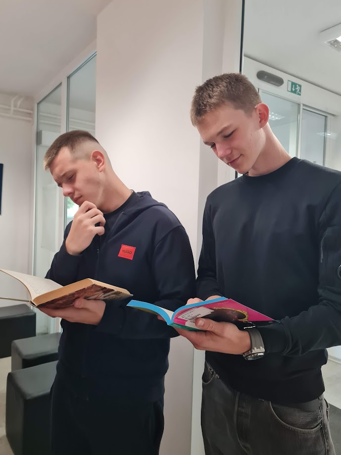 Projekt Rastem s knjigo