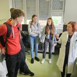 V laboratoriju opravljajo kemijske analize tal in hmelja.
