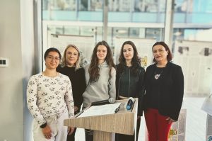 Dijakinje z mentoricama