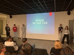 Dijaki predstavljajo svojo poslovno idejo