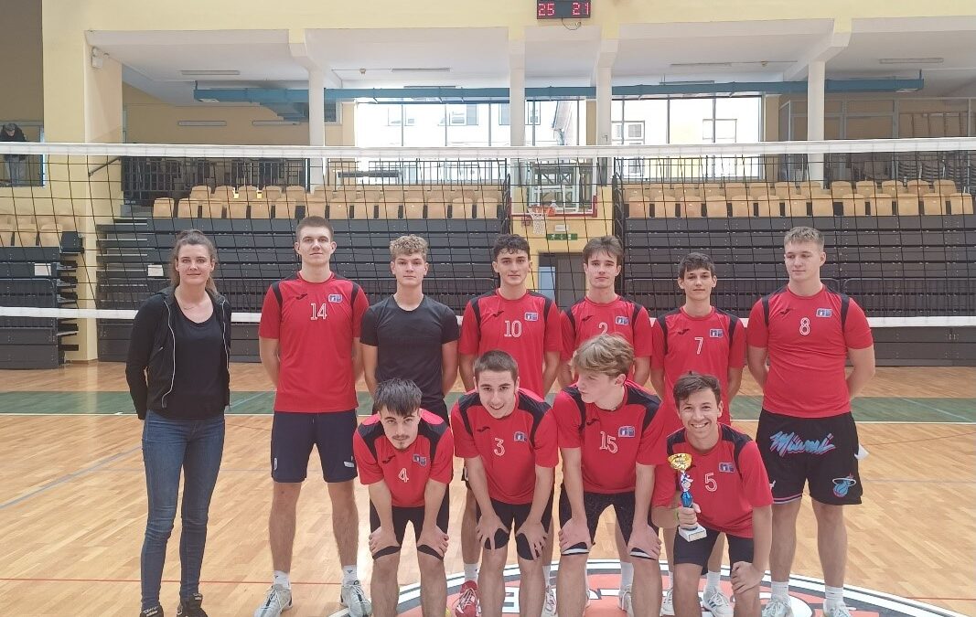 Uspeh naših dijakov na regijskem tekmovanju v odbojki – pot do četrtfinala državnega prvenstva