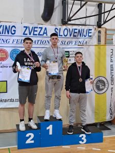 Prvi trije zmagovalci tekmovanja iz kikboksa na Ptuju, 12. 4. 2025