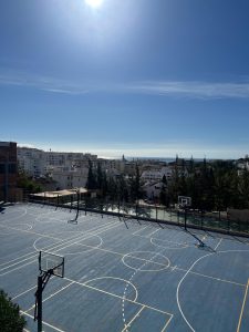 Estepona – šolsko igrišče s pogledom na morje