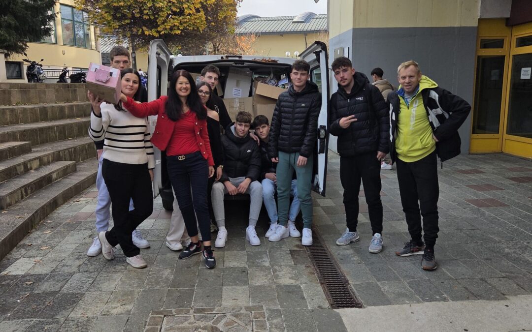 Do denarja za socialno ranljive dijake EŠC z zbiranjem odpadnega papirja
