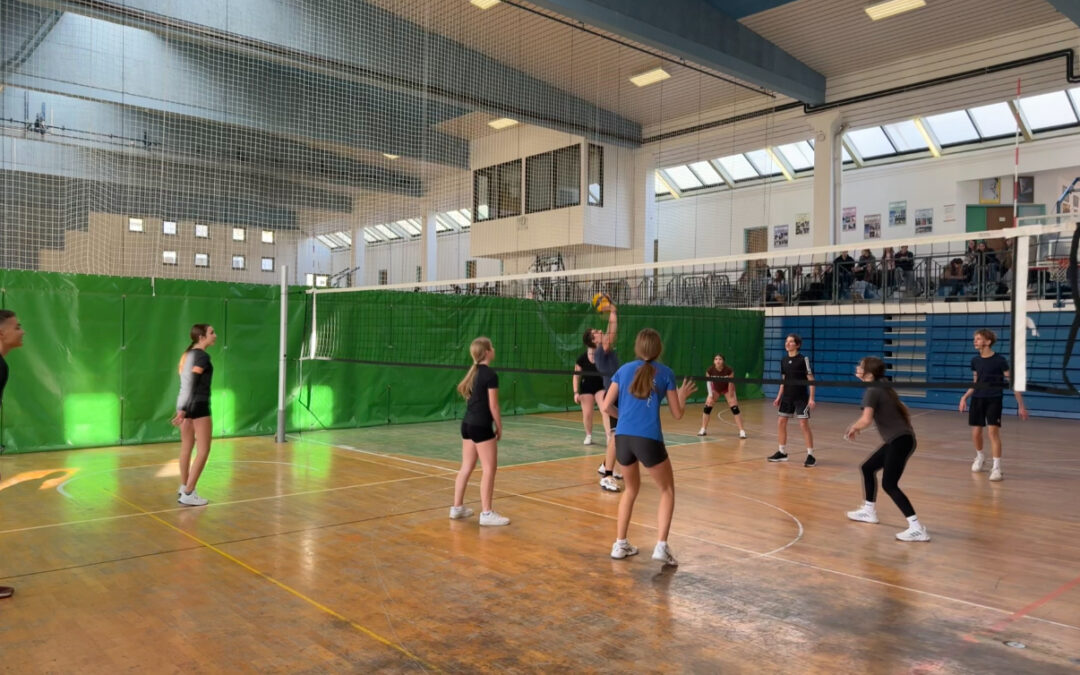 🏐 Šolska odbojkarska liga – 1. B  proti 1. U