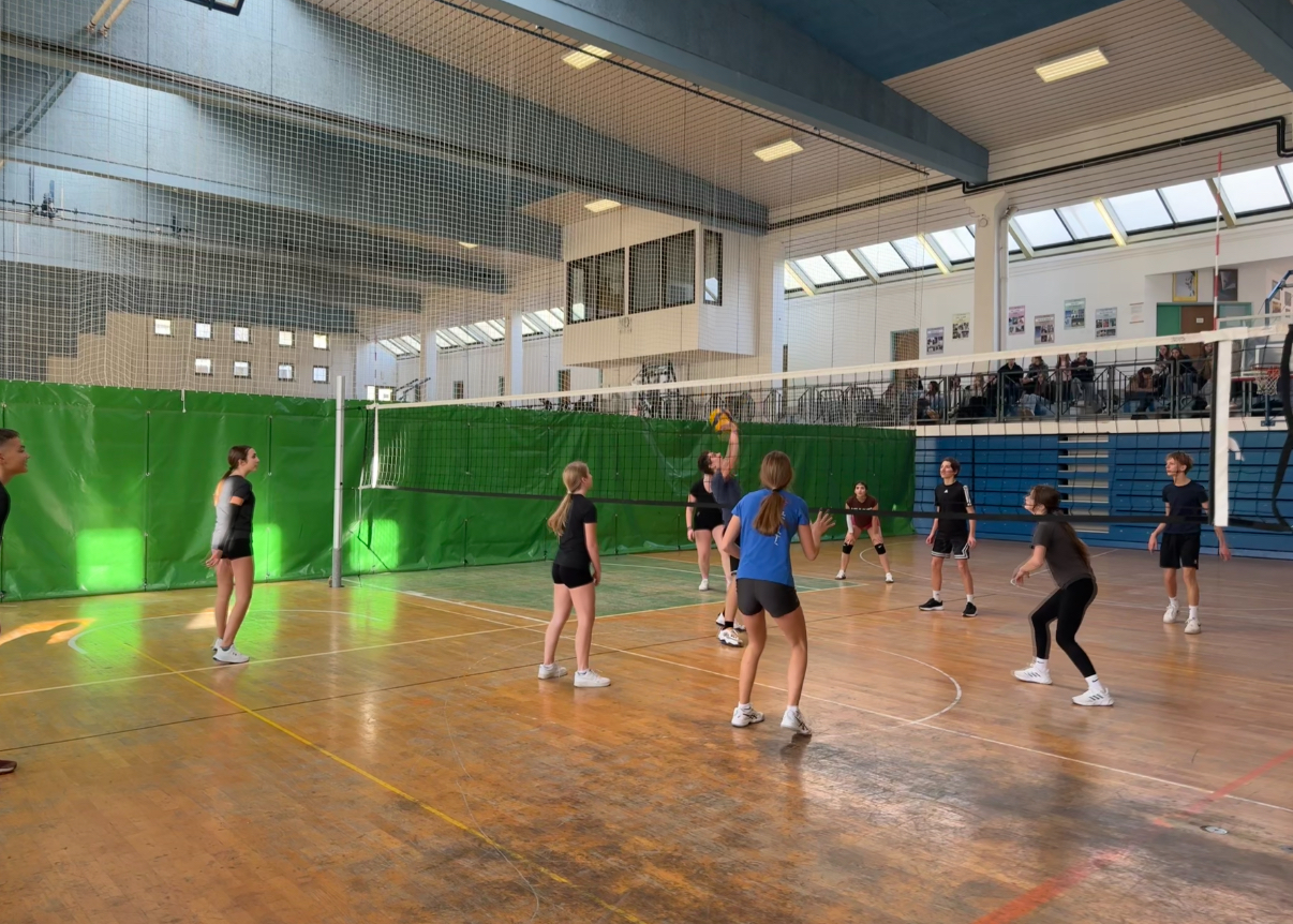 🏐 Šolska odbojkarska liga – 1. B  proti 1. U