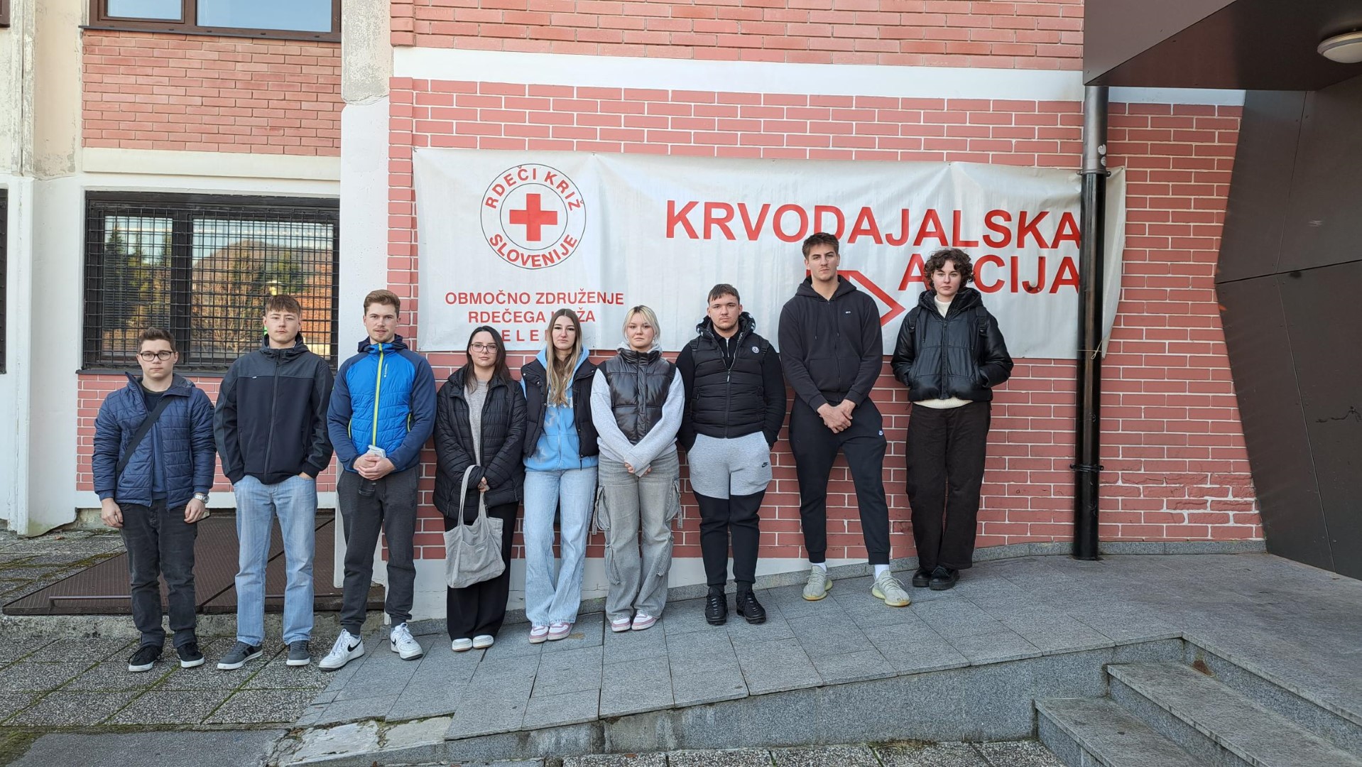 Dijaki z veliko mero poguma in solidarnosti na prvi krvodajalski akciji Dijaki z veliko mero poguma in solidarnosti na prvi krvodajalski akciji