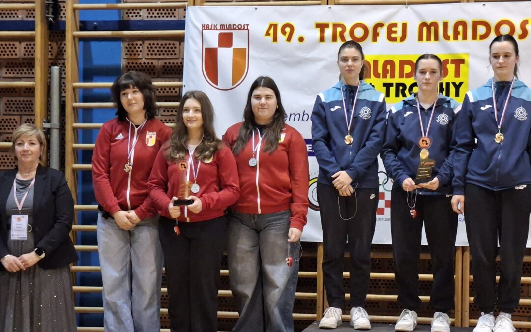 Strelki Leja in Nika na najvišji stopnički