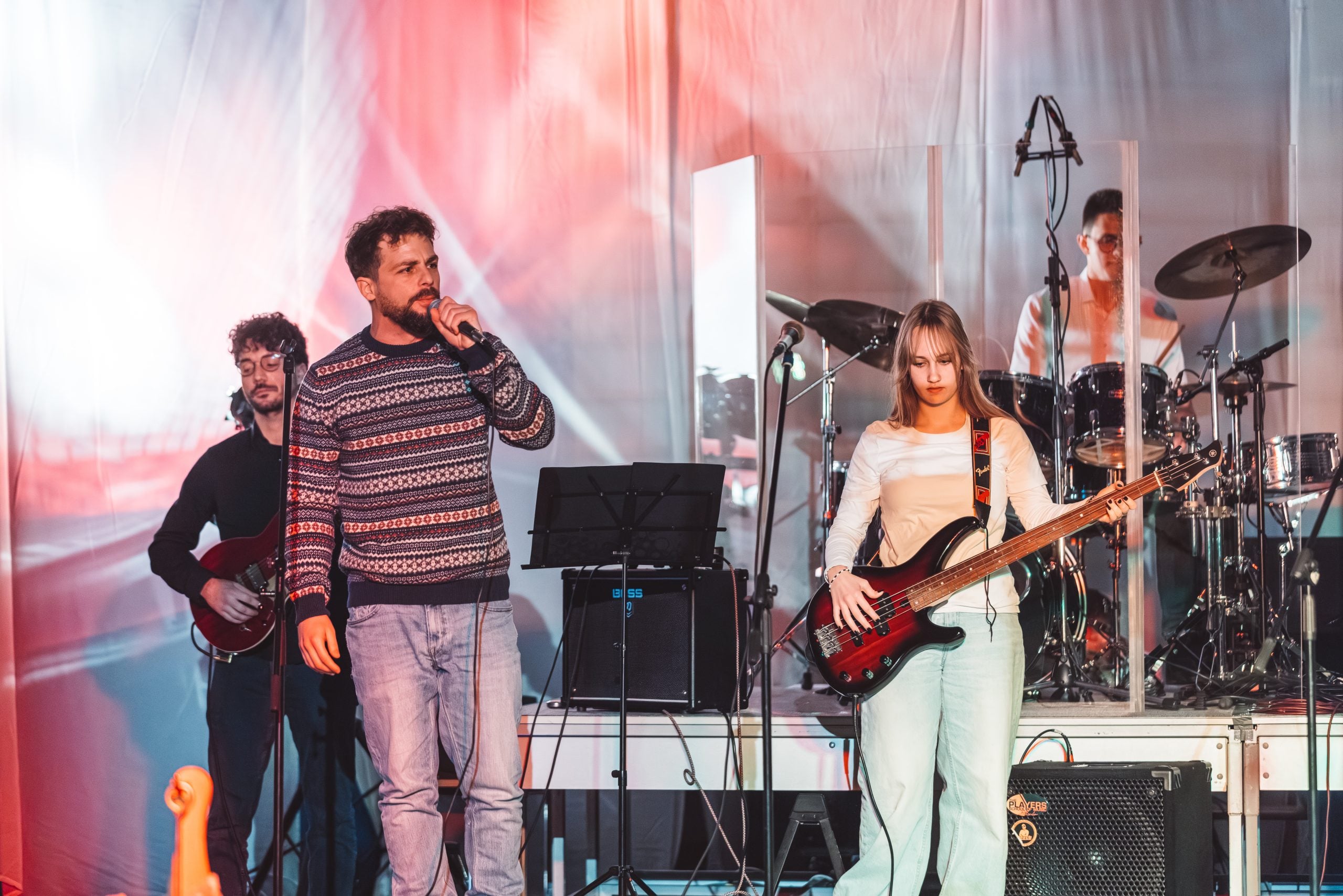 Potovanje skozi čas in glasbo: Božično-novoletni koncert SŠSB Potovanje skozi čas in glasbo: Božično-novoletni koncert SŠSB