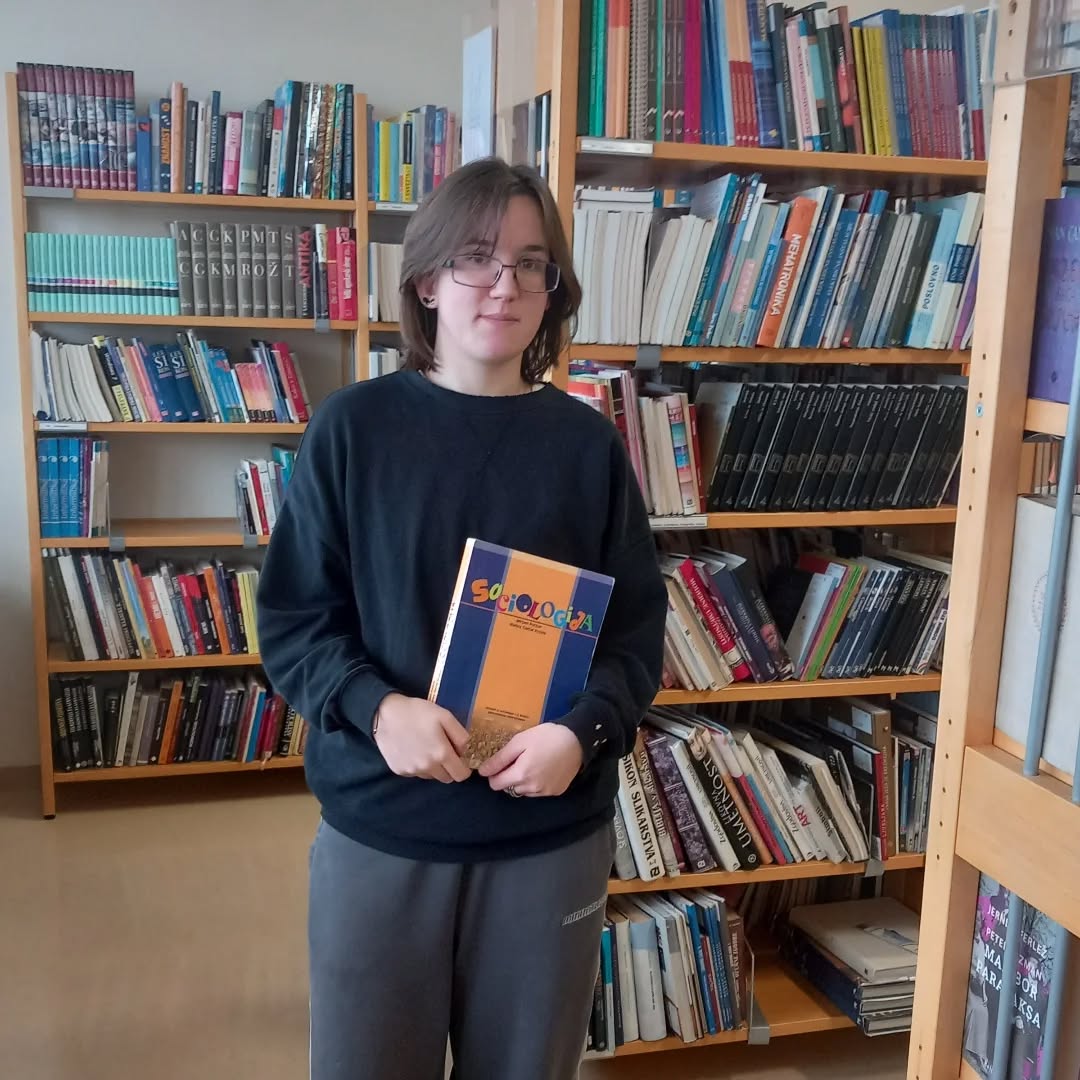 Uspeh naše dijakinje Ane na šolskem tekmovanju iz sociologije Uspeh naše dijakinje Ane na šolskem tekmovanju iz sociologije