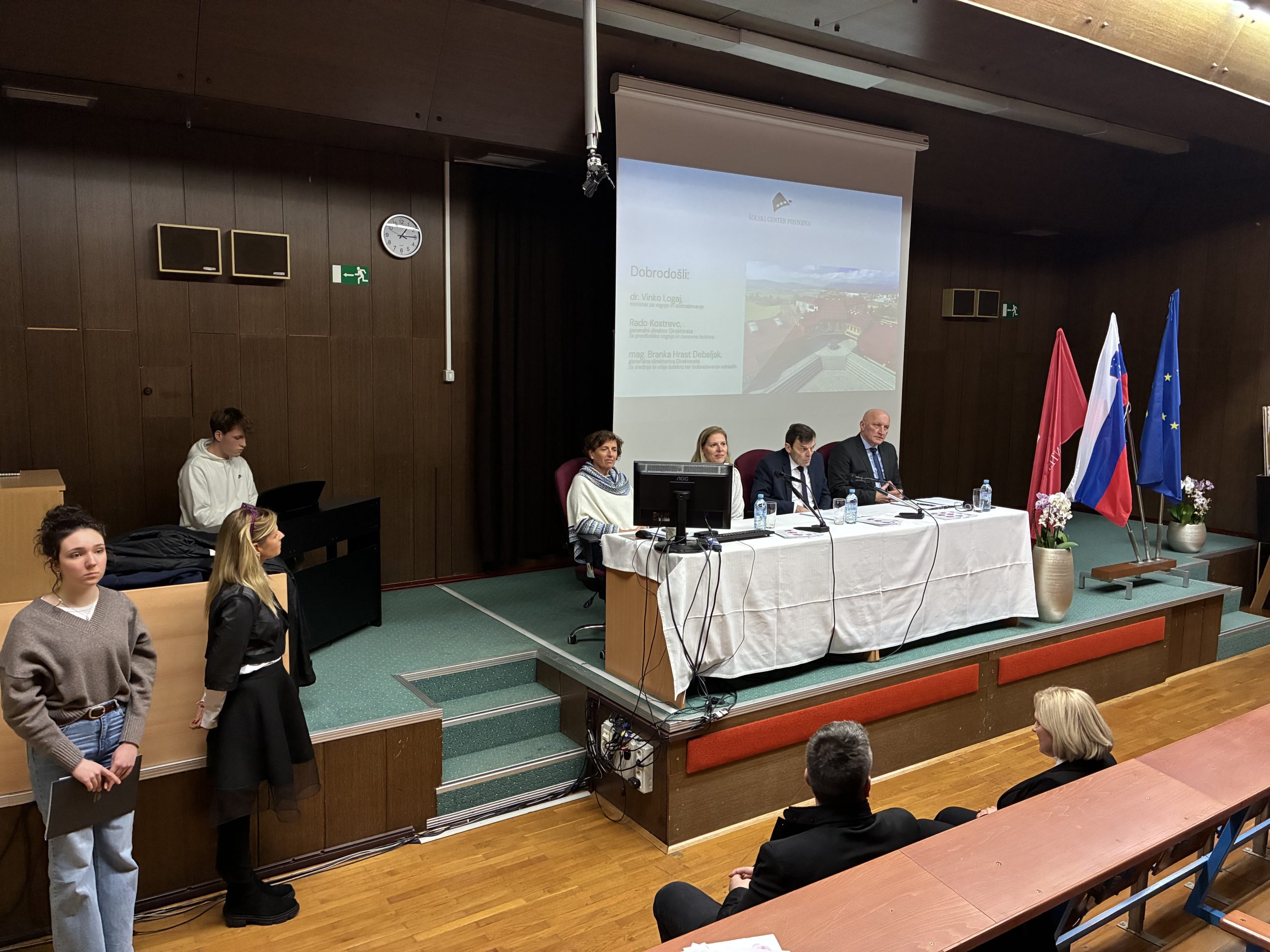 Obisk ministra za vzgojo in izobraževanje dr. Vinka Logaja