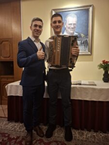 Matej Ilek in Slavko Avsenik ml. Matej je prejemnik zlatega priznanja na tekmovanju.