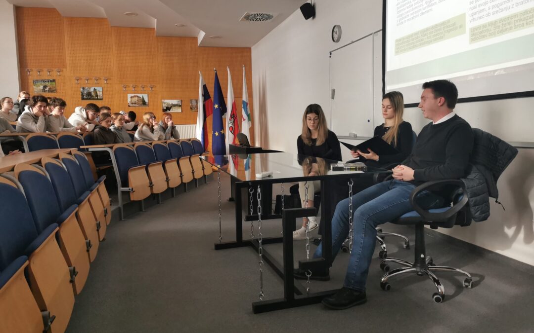 Gal Prevoršek – mladi avtor, ki je svojo knjigo Okupacija predstavil dijakom pri pouku zgodovine
