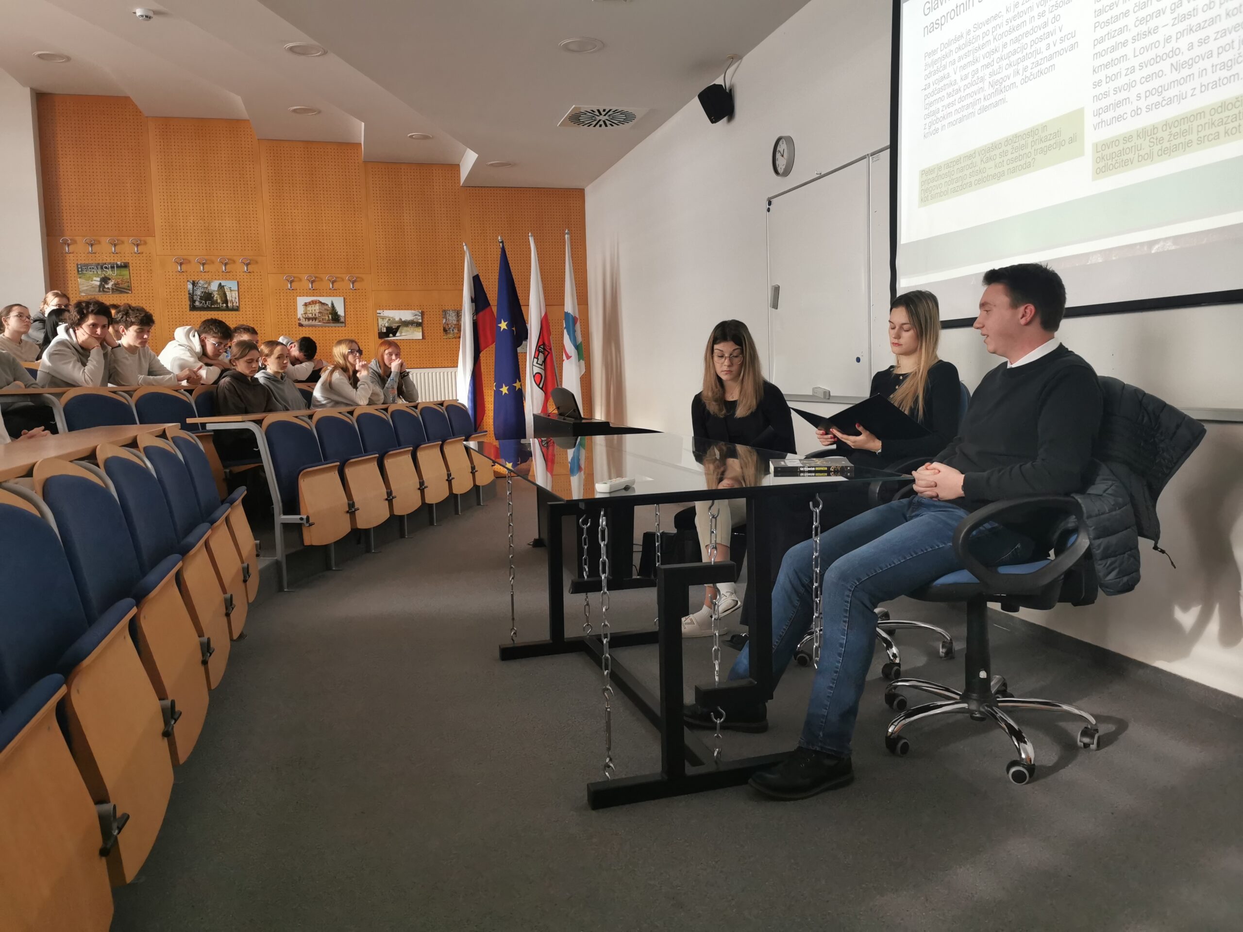 Gal Prevoršek – mladi avtor, ki je svojo knjigo Okupacija predstavil dijakom pri pouku zgodovine Gal Prevoršek – mladi avtor, ki je svojo knjigo Okupacija predstavil dijakom pri pouku zgodovine